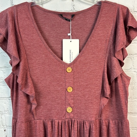 BloomChic Red Heather Flutter Trim Button Detail Gathered Dress Size Medium - Picture 4 of 6